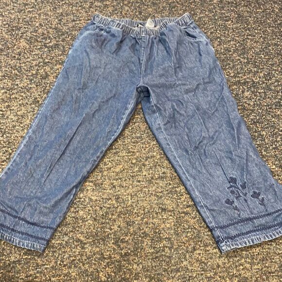 Basic Editions Embroidered Capris sz. M - Picture 1 of 3